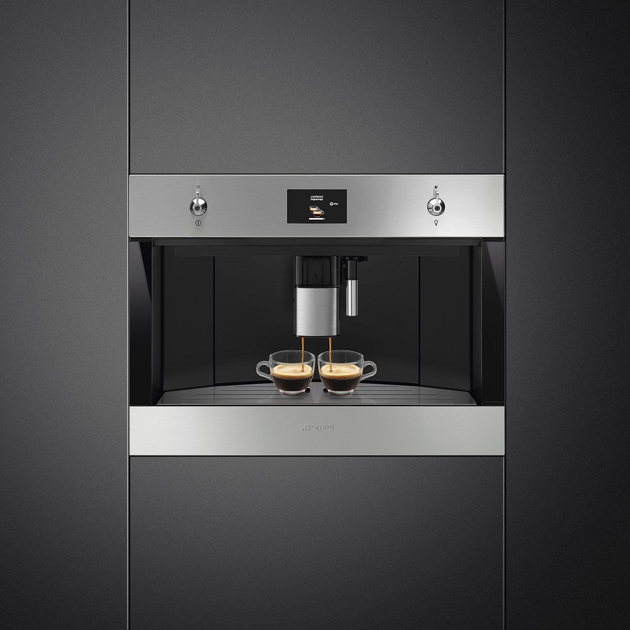 картинка Кофемашина Smeg CMS4303XRU 