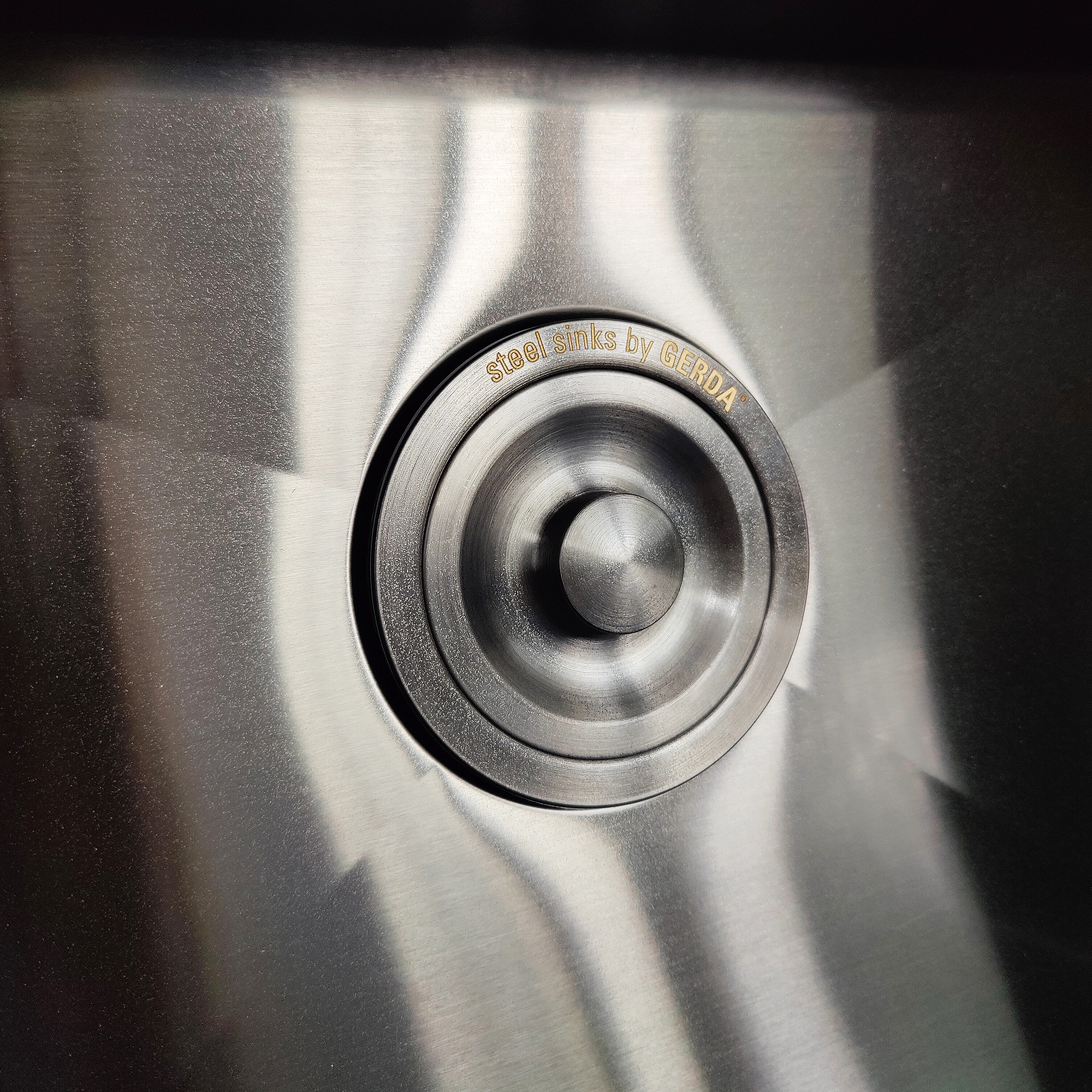 картинка Мойка для кухни Gerda GS 5045 S 4 в 1 сатин (мойка, дозатор для мыла, коландер и сифон) 