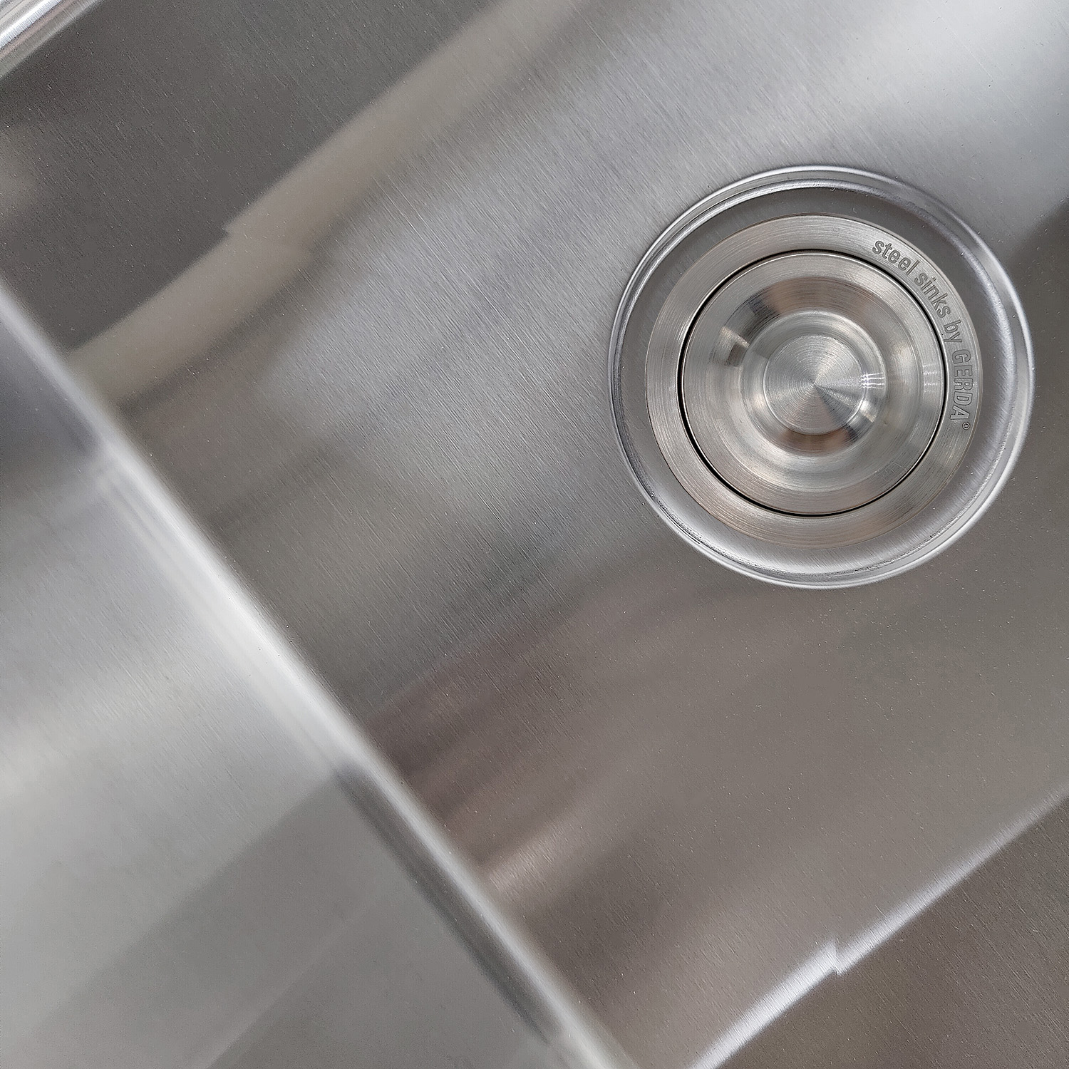 картинка Мойка для кухни Gerda GS 5045 S 4 в 1 сатин (мойка, дозатор для мыла, коландер и сифон) 