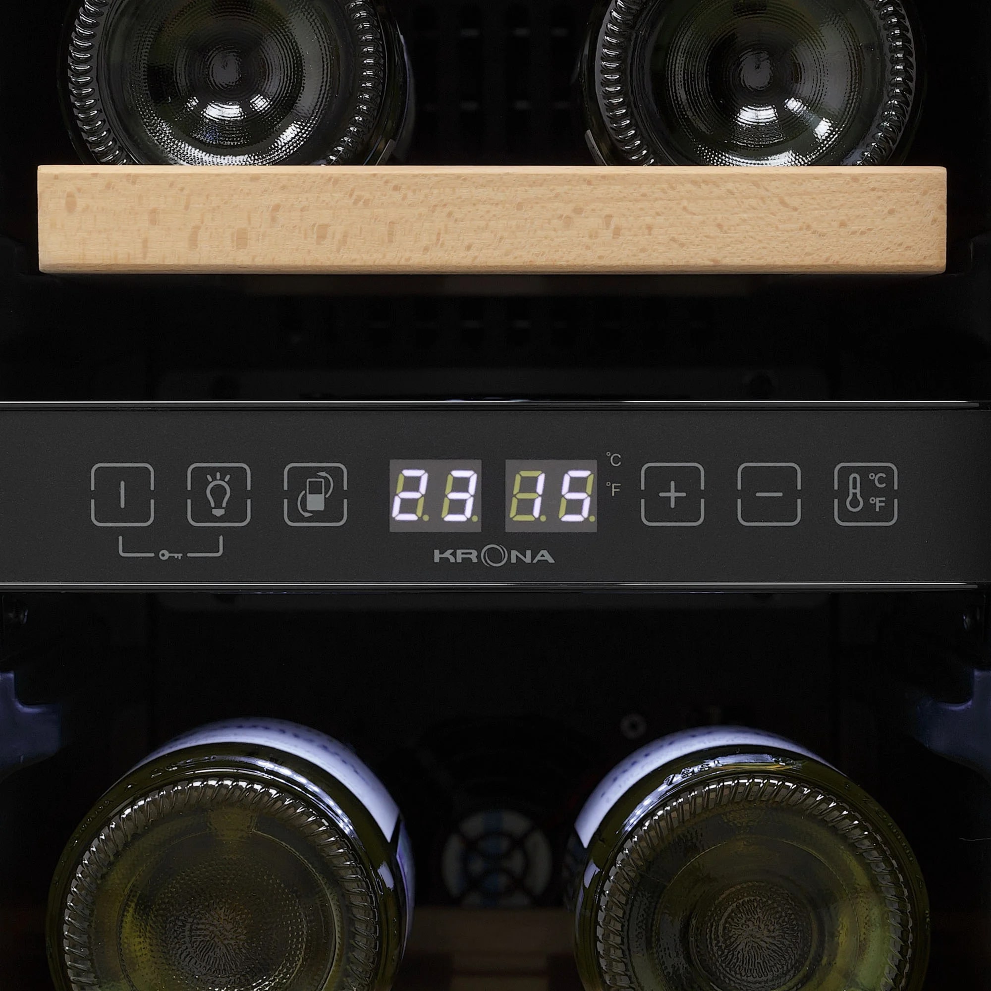 картинка Встраиваемый винный шкаф Krona BADEN 82/17 BL  картинка Встраиваемый винный шкаф Krona BADEN 82/17 BL