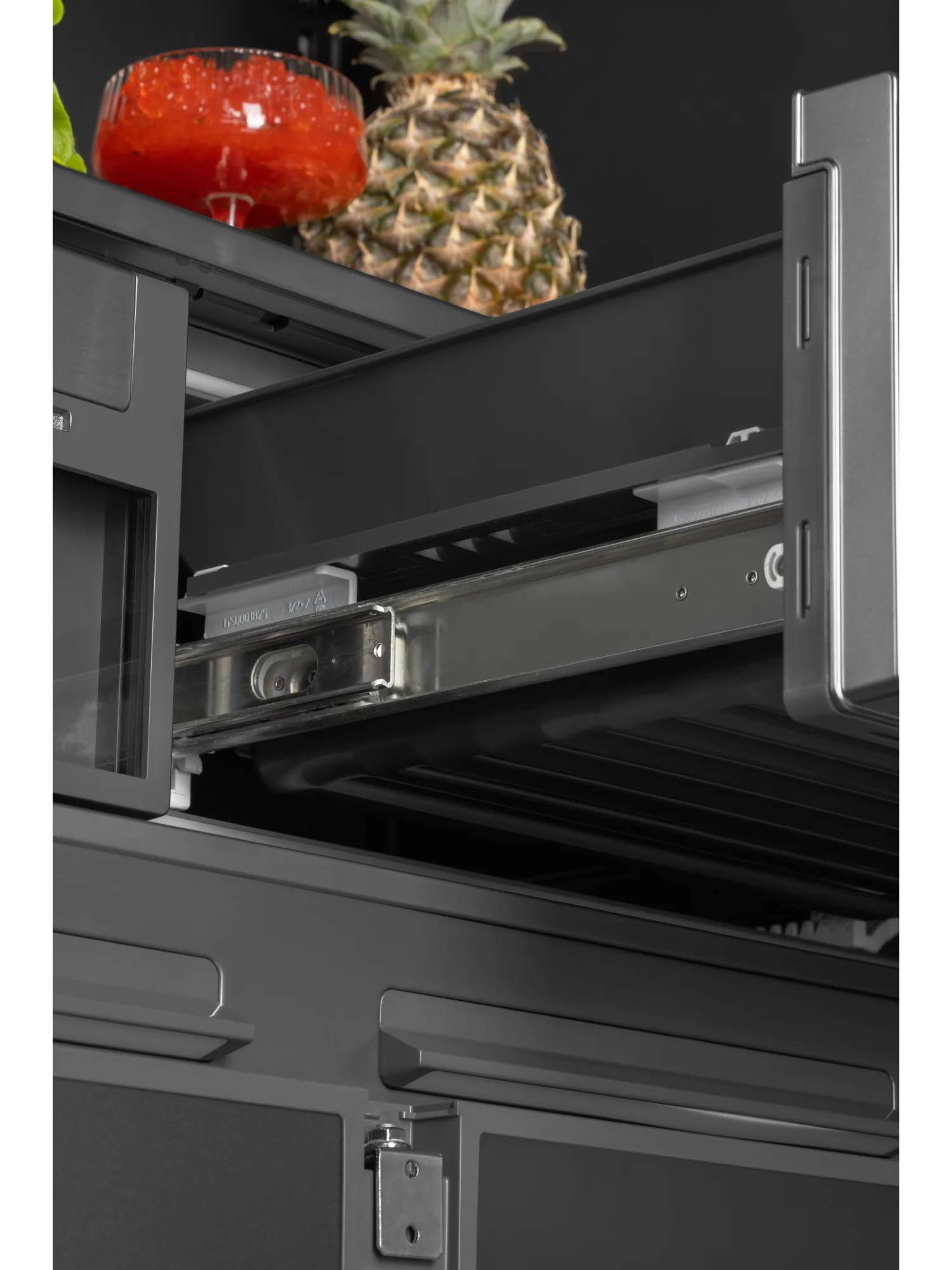 картинка Встраиваемый холодильник Hiberg s-FFB 800 B 