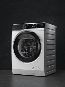 картинка Стиральная машина с паром Aeg LFR73844VE 