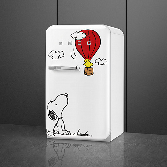 картинка Отдельностоящий холодильник Smeg FAB10RDSN5 Snoopy 